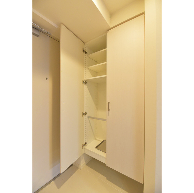 TLRレジデンス本町WESTの玄関