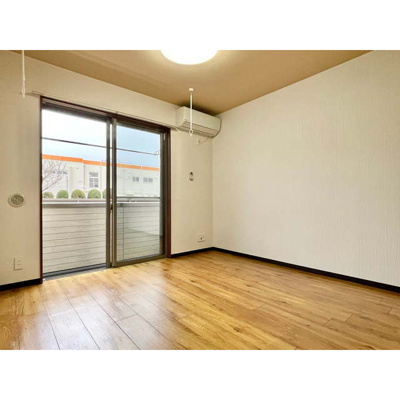 【居間・リビング】 | ☆洋室7.1帖　※照明は案内用です