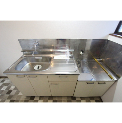 【キッチン】 | 2口ガス置けます。