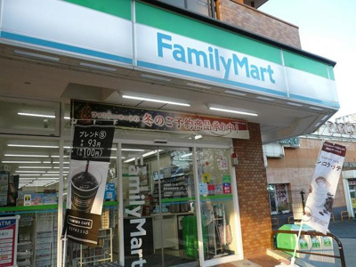 ファミリーマート 徒歩25分。コンビニ 1980m