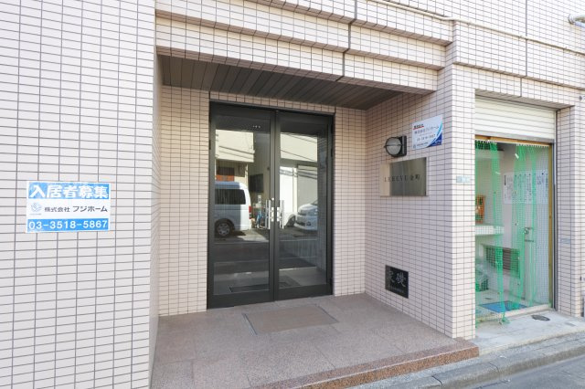 ラレーブ金町のエントランス