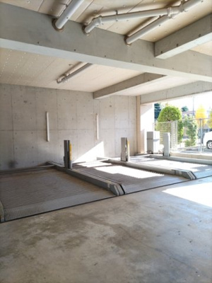 敷地内駐車場(屋根あり）※要空き確認