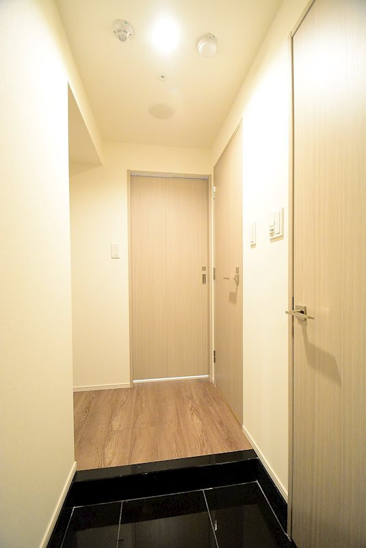 ステージグランデ台東根岸アジールコートの玄関