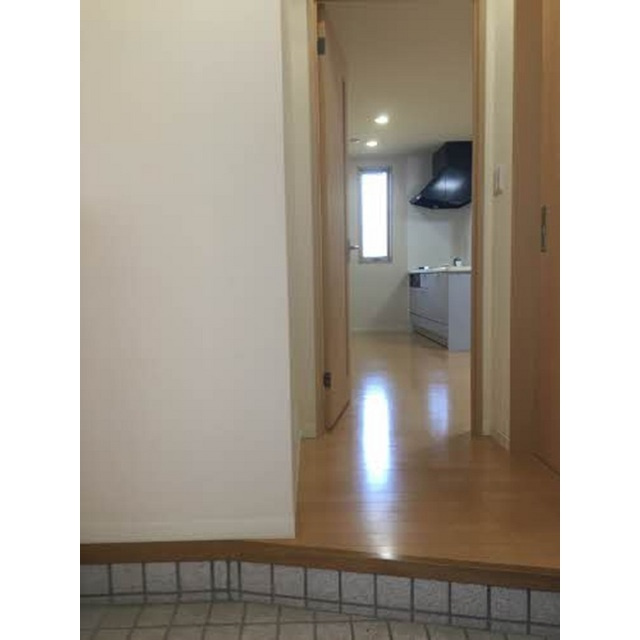 瑞穂市犀川２丁目のアパートの玄関