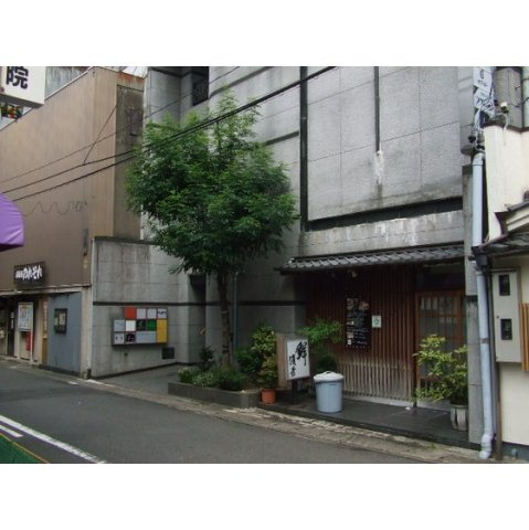 御浪町尾関ビルの外観