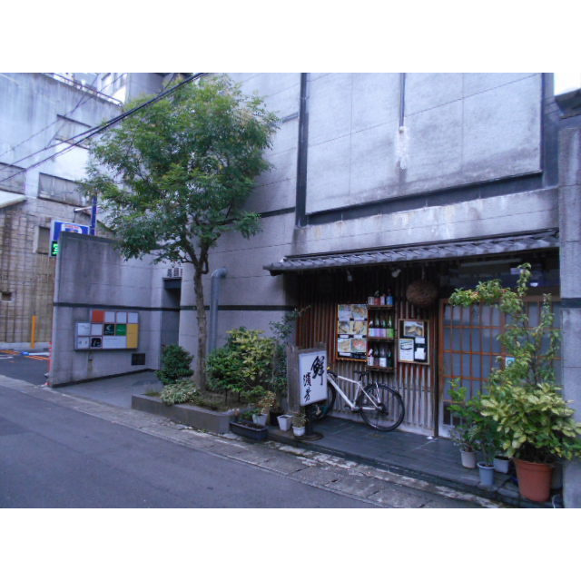御浪町尾関ビルの外観