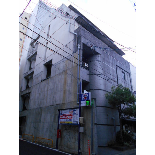 御浪町尾関ビルの外観