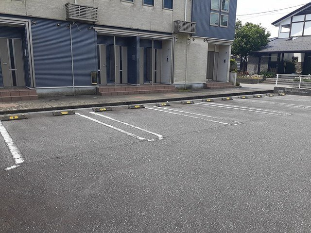 グランティスの駐車場|駐車場に車を止められます