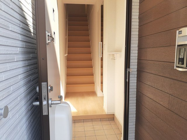 ドゥ・フレールⅡの玄関|収納もある玄関です