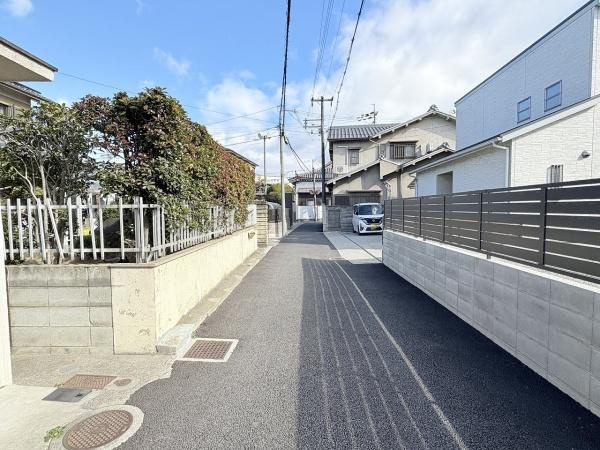 【前面道路含む現地写真】