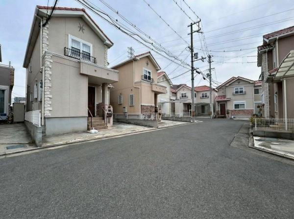 【前面道路含む現地写真】