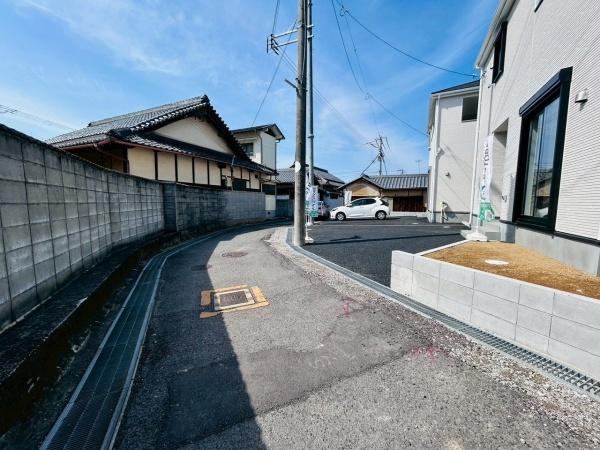 【前面道路含む現地写真】