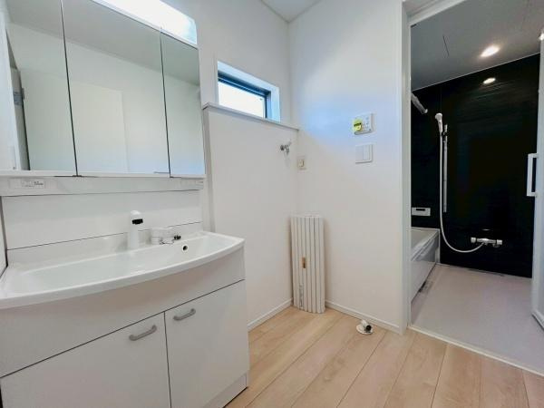 【独立洗面台】 | 写真は同社施工例です。