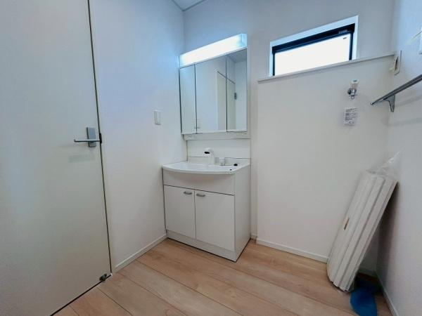 【独立洗面台】 | 写真は同社施工例です。