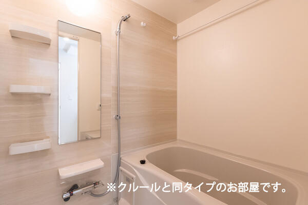 クレストール３　Ａの浴室