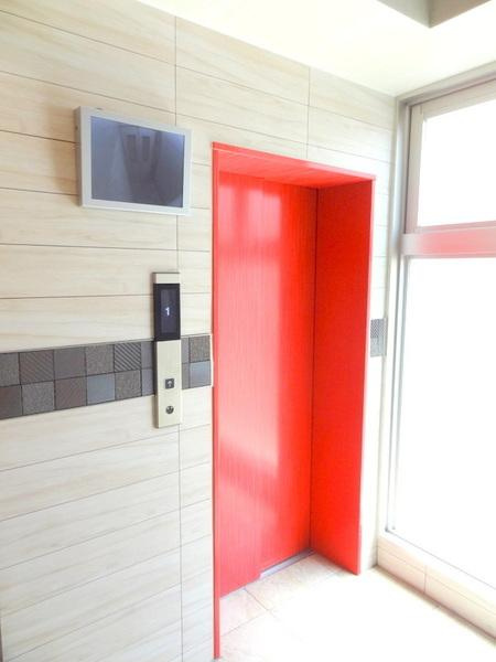 インザライフ大正RESIDENCEのエントランス|★かわいいエレベーター★
