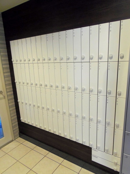 エステムコート難波ウエストサイド４ザ・フォースのエントランス|★集合ポスト★