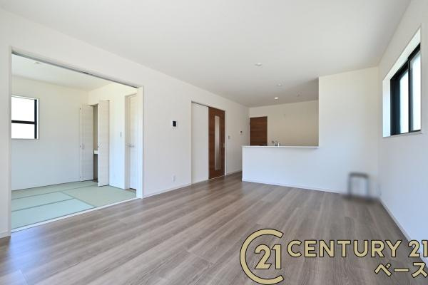 リーブルガーデン矢田町 １号棟 ／新築一戸建の居間・リビング|■現地撮影写真■ご家族でくつろいでいただける広々ＬＤＫ！