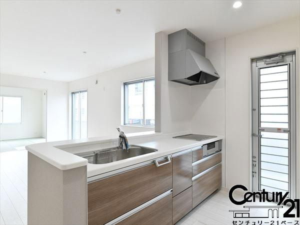 リーブルガーデン矢田町 ２号棟 ／新築一戸建の内観：施工例|■家族とのコミュニケーションがとりやすい人気のカウンターキッチン！■