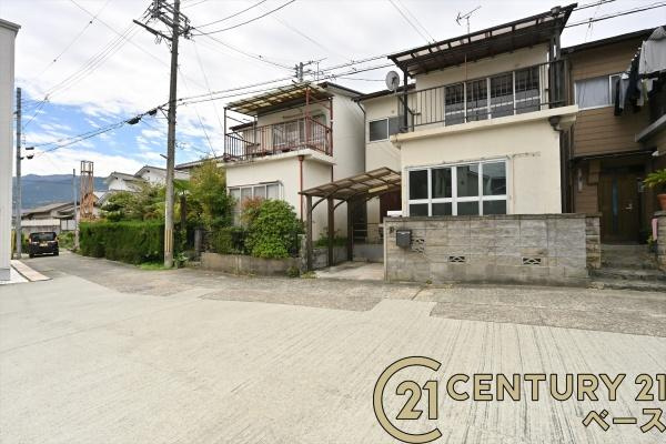 葛城市長尾　一戸建の前面道路含む現地写真|■現地撮影写真■広々とした前面道路で駐車も楽々！