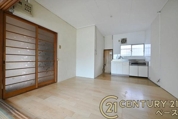 葛城市長尾　一戸建の居間・リビング|■現地撮影写真■生活の中止となるダイニングキッチン！
