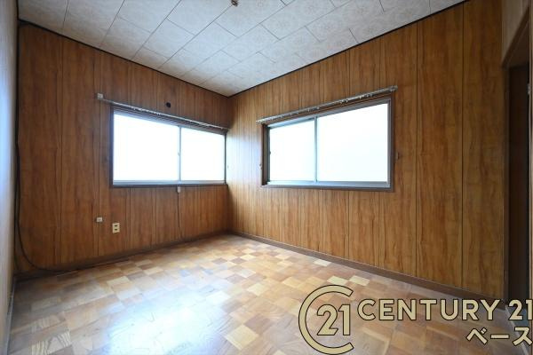 葛城市長尾　一戸建の洋室|■現地撮影写真■陽当たり・通風良好な２面採光のお部屋です！