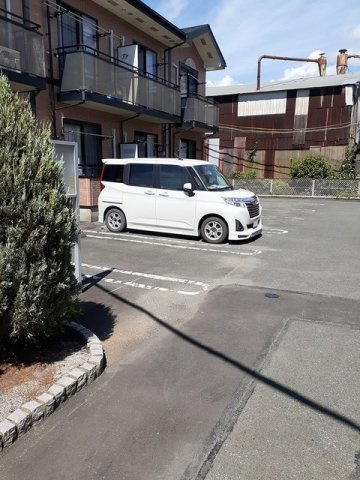 ボンヌ・シャンス二番館の駐車場