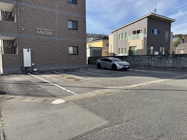 ヒーローマンション･アン･シエルの駐車場