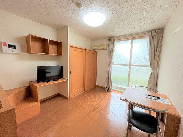 レオパレススカーレットの居間・リビング