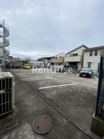 イミソーレ岩倉の駐車場