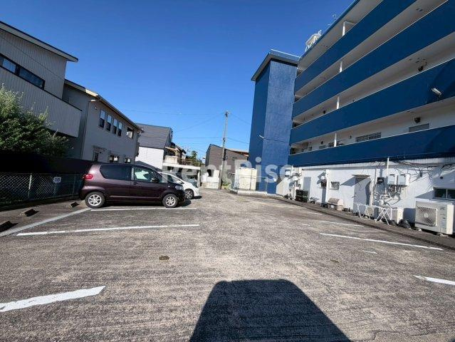 イミソーレ岩倉の駐車場