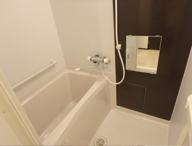 クレイノルピナスの浴室