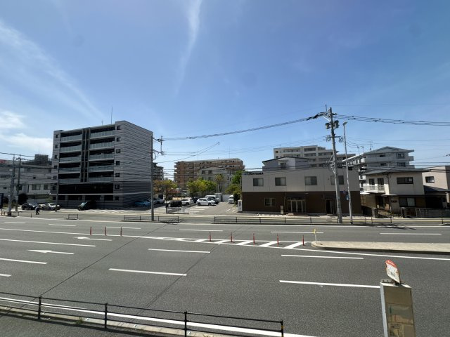 【展望】 | アムール和白駅☆仲介手数料無料☆ | 遮るもののない開放的な景色が広がります。夜には街の灯りが美しく、季節の移ろいを身近に感じられる贅沢な眺めです。