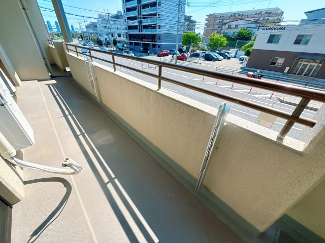 【バルコニー】 | アムール和白駅☆仲介手数料無料☆ | バルコニーから眺める景色が、日々の疲れを癒やしてくれます。
