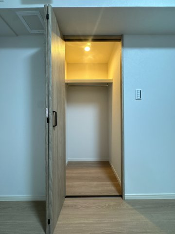 【玄関】 | アムール和白駅☆仲介手数料無料☆ | 奥行きを活かした収納設計。お部屋を常に美しく保つことができます。