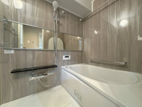 【浴室】 | アムール和白駅☆仲介手数料無料☆ | 一日の疲れを癒やすゆったりとしたバスルーム。浴室乾燥機付きで、雨の日のお洗濯も安心で快適です。