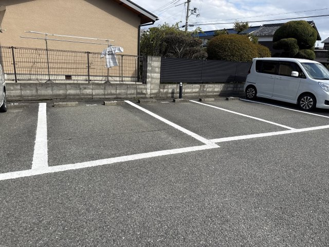 たつの市龍野町中村のハイツの駐車場
