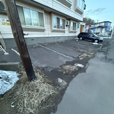 クローバーコートの駐車場