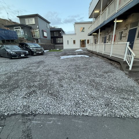 クローバーコートの駐車場