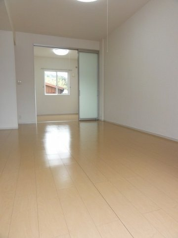 サンフェース潮音の居間・リビング