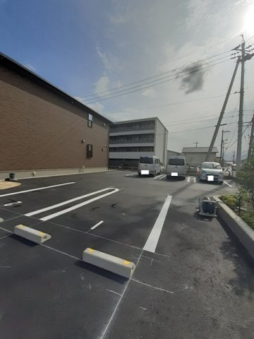 サムスリーの駐車場