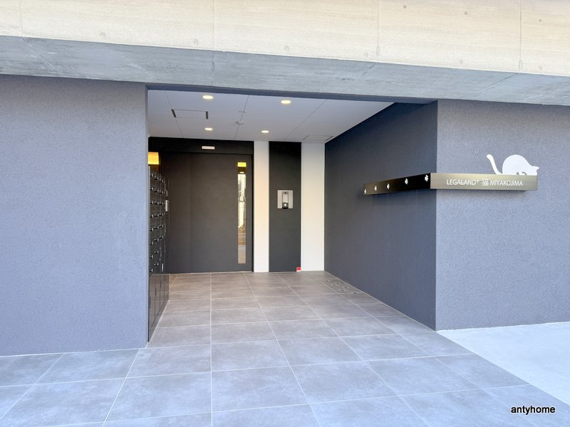 LEGALAND+猫 MIYAKOJIMA　仲介手数料無料のエントランス