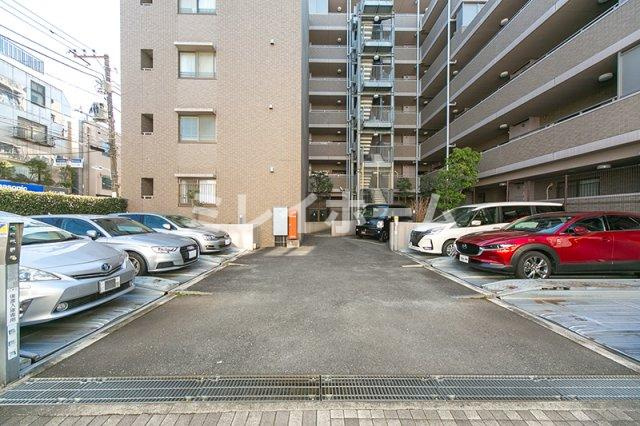 クラッサ目黒かむろ坂の駐車場