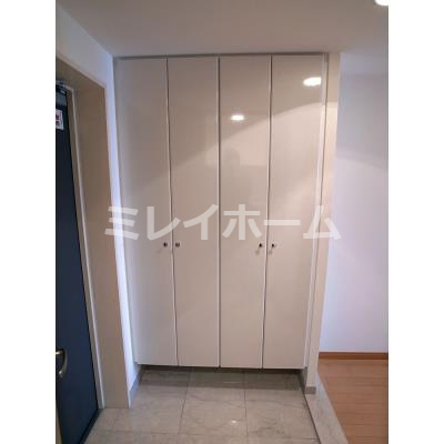 クラッサ目黒かむろ坂の玄関