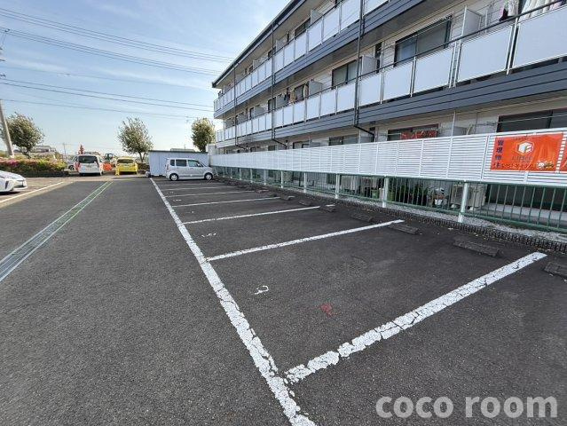 リバーサイドQ1の駐車場