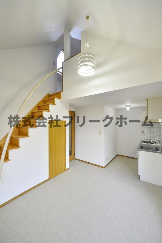 武蔵野市吉祥寺南町２丁目のアパートの居間・リビング