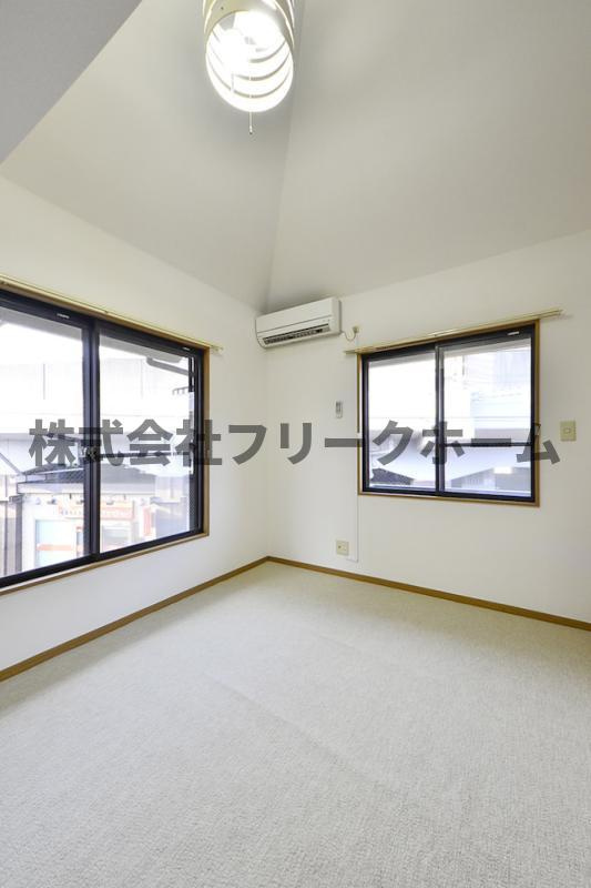 武蔵野市吉祥寺南町２丁目のアパートの寝室