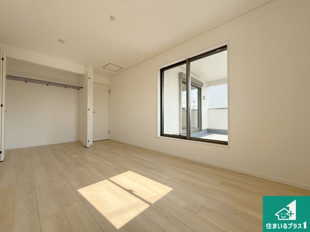 岸和田市岡山町　第9期　新築一戸建ての洋室|シンプルな洋室は、自分好みのインテリアが楽しめます♪ご家族とインテリアや家具を選びに行くのは新築購入時の醍醐味の一つです。ぜひお楽しみください♪