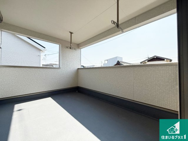 岸和田市岡山町　第9期　新築一戸建てのバルコニー|ワイドバルコニーは洗濯物を干すスペースが広いのでご家族が多くても安心！