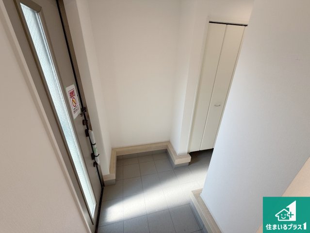 岸和田市岡山町　第9期　新築一戸建ての玄関|シューズボックスにはたくさんの靴が収納できるので玄関周りはいつもスッキリ！ご家族が増えても安心！